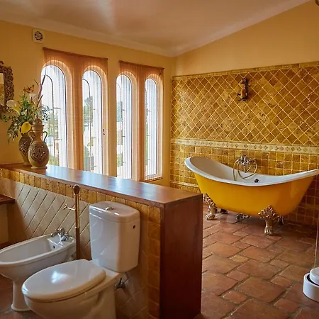 Gorgeous Villa, Ideally Located, With Pool, Ocean Views, Airco, Great For Families * קארבואירו