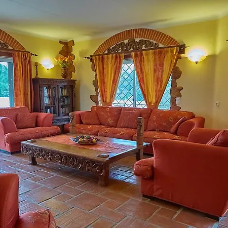 Gorgeous Villa, Ideally Located, With Pool, Ocean Views, Airco, Great For Families וילה *