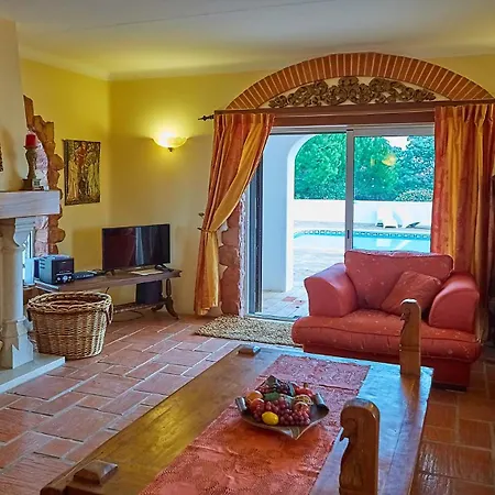 Gorgeous Villa, Ideally Located, With Pool, Ocean Views, Airco, Great For Families קארבואירו