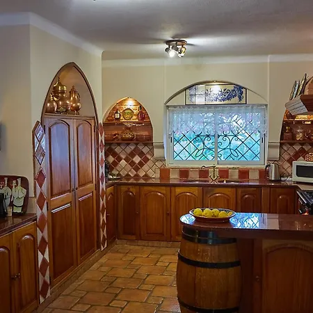 Villa Gorgeous Villa, Ideally Located, With Pool, Ocean Views, Airco, Great For Families *